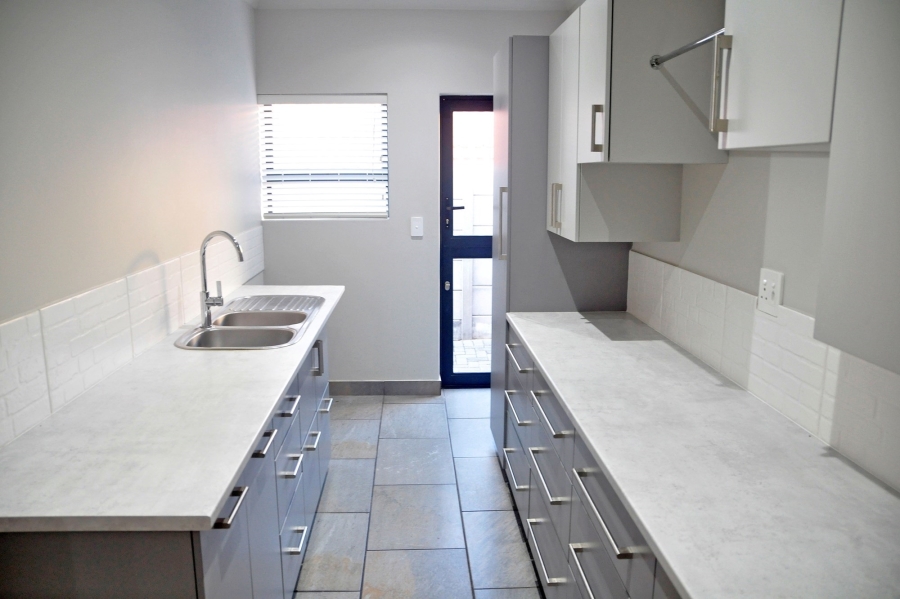 5 Bedroom Property for Sale in Reebok Western Cape